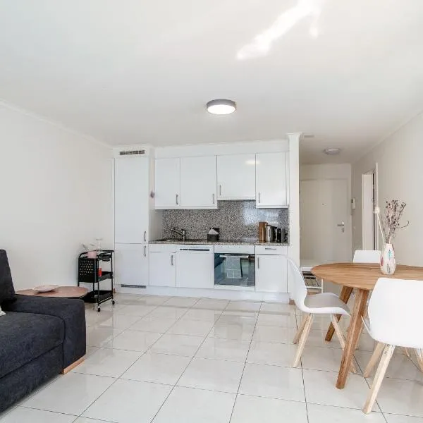 Minusio Apartment by Quokka 360 - bright and modern flat with balcony, hotell i Minusio