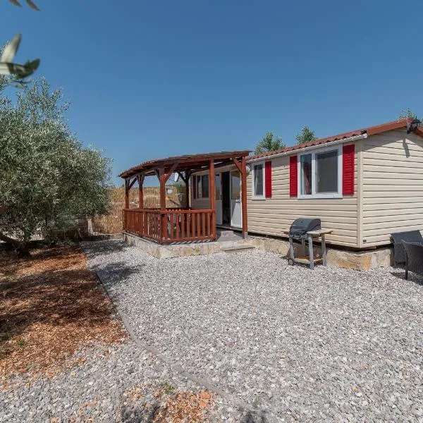 'Olive grove' Camping House-near the beach, Hotel in Divulje