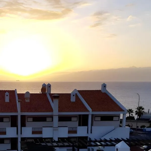 Sunset view on La Gomera, hotel v destinácii Callao Salvaje