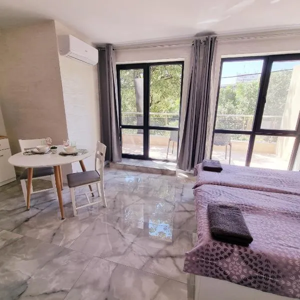 СТУДИО АВА, Hotel in Sliven