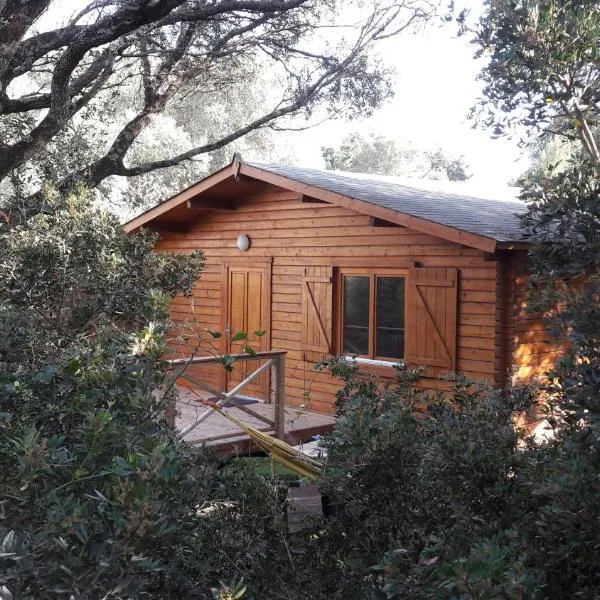 chalets bois 150m de la plage、オルムトのホテル