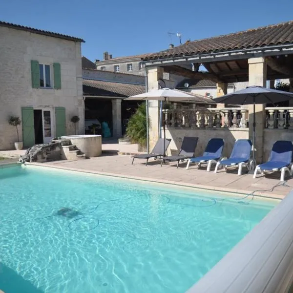 Le Hangar, hotel in Saint-Jean-dʼAngély