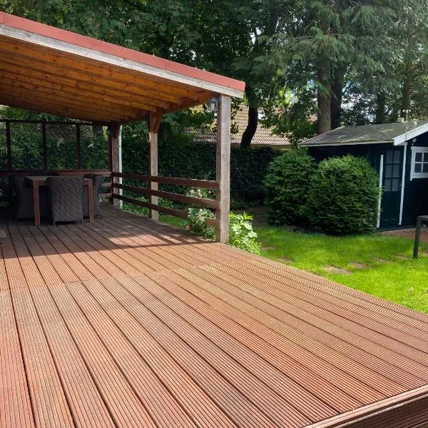 Ruim privacyvol chalet met overdekt terras, hotel in Ermelo