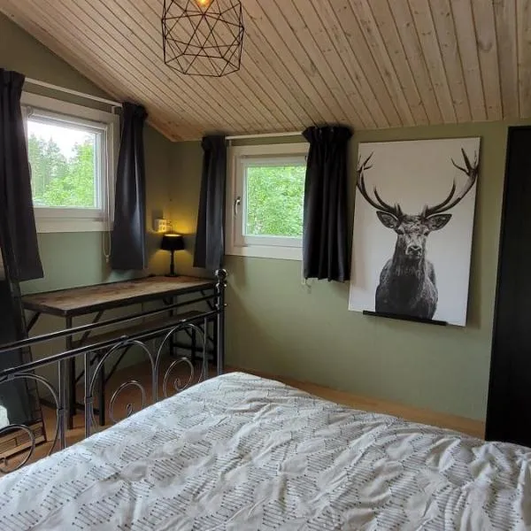 Cosy private cottage with stunning view, hotel em Bråsstorp