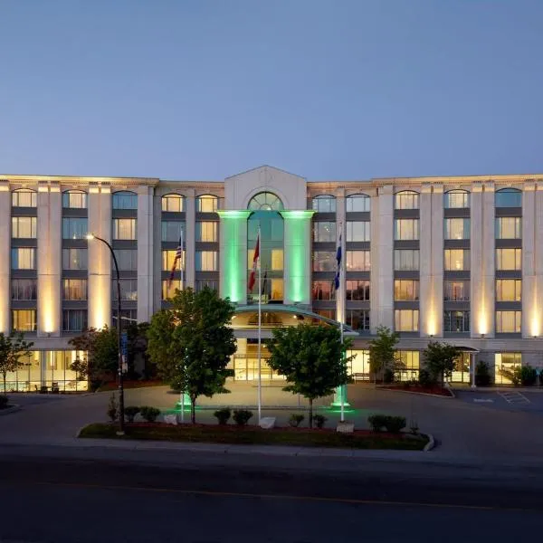 Holiday Inn & Suites Montreal Airport, hotel in Châteauguay