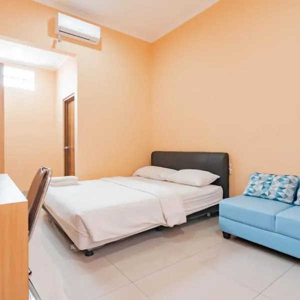 Shofy Guest House Mitra RedDoorz, hotel em Cileunyi