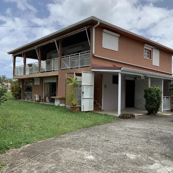 Hébergement mouchas F4 - dans Villa les Polycias, hotel v destinaci Sainte-Luce
