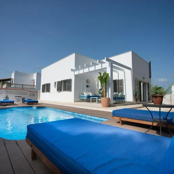 Ca n'Alorda Holiday Home Cala Llombards piscina, wifi, seguridad y relax، فندق في سانتانيي
