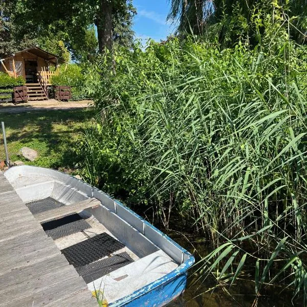 'Glamping' Angelzelt am See mit Steg und Boot (Mecklenburger Seenplatte), hotel v destinaci Blankensee