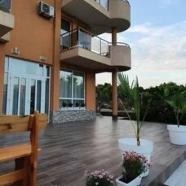 Къща за гости - Пролет, hotel in Lozenets