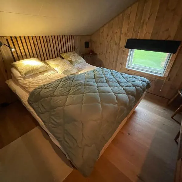 Rauvassgården, romslig, 5 sov, kjøkken, WiFi, hotel in Raudvatnet