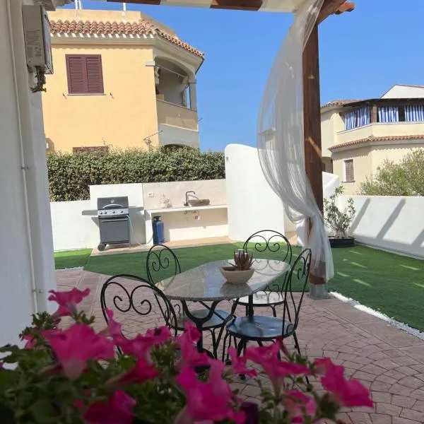 Le residenze del mare n2, hotel v destinaci La Caletta