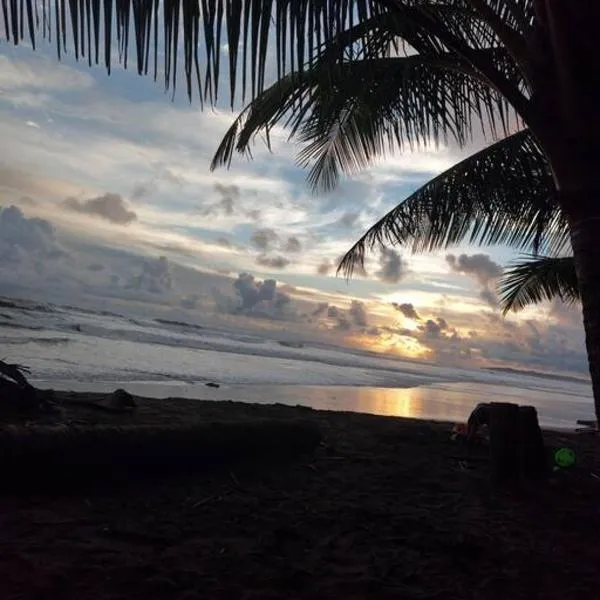 Agradable cabaña frente al mar – hotel w mieście Parrita