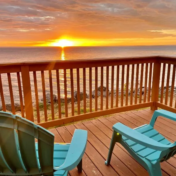 Cozy LAKE ONTARIO WATERFRONT Breathtaking Views!, hotel in Pulaski