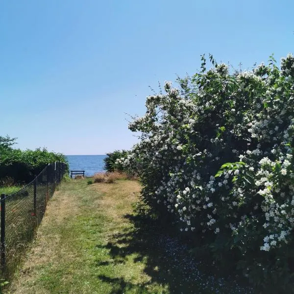 Sea-view apartment in beautiful Smygehamn, hotel v destinaci Smygehamn