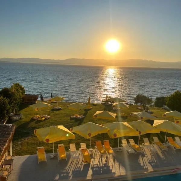 Life Point Hotel, hotelli kohteessa Cesme