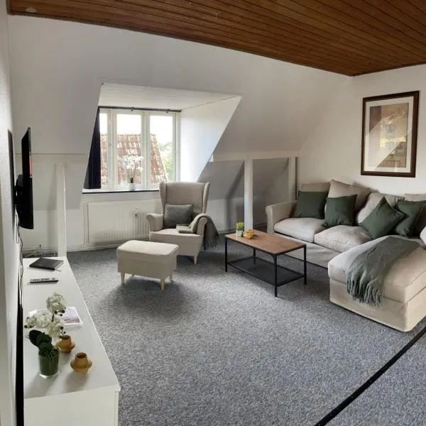 Lejlighed i Give midtby, hotel in Krejbjerg