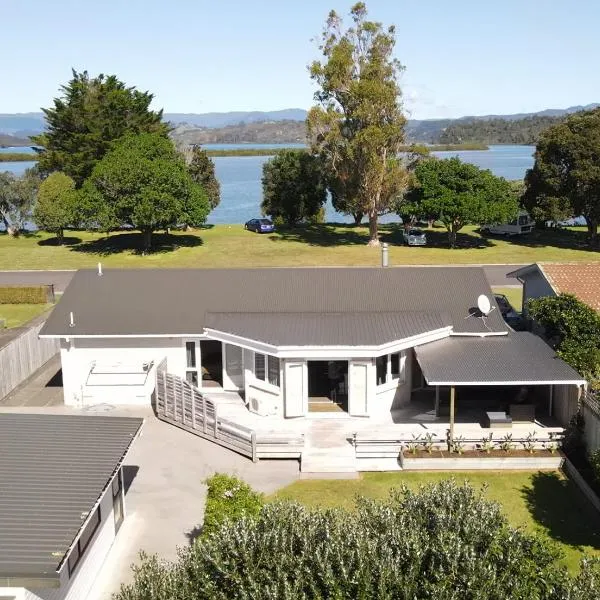 The Great Escape, Luxury Waterfront, HotTub, hotel v destinaci Whitianga