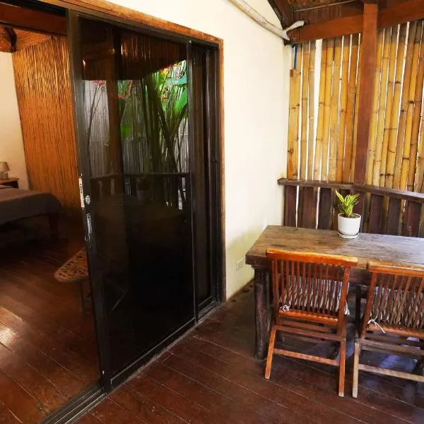 Fisheye The Rooms - Family room, hotel en El Nido