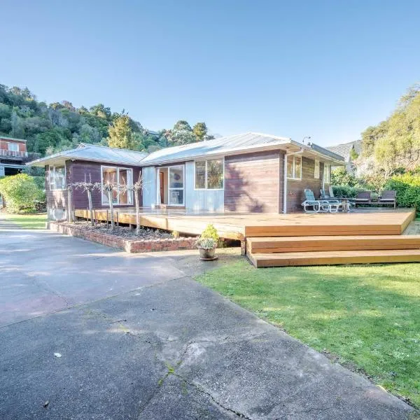 Woodills Wonderland - Akaroa Holiday Home, hotel in Akaroa