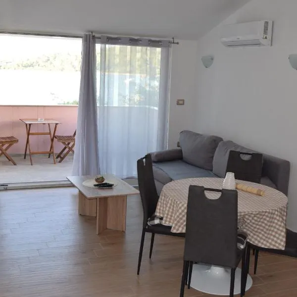 Apartmani Jelenić, hotel v destinácii Ždrelac