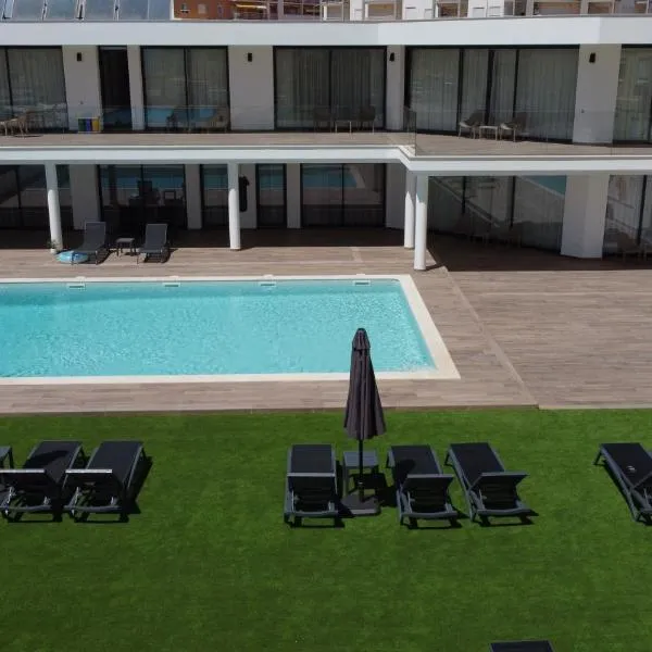 AlgarPapa Rooms, hotel v destinaci Armação de Pêra