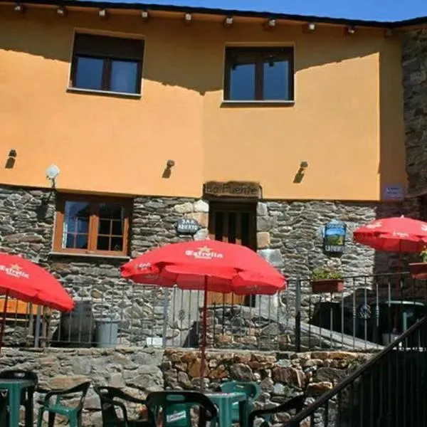 Casa Rural La Fuente, hotel v destinaci Tejedo del Sil
