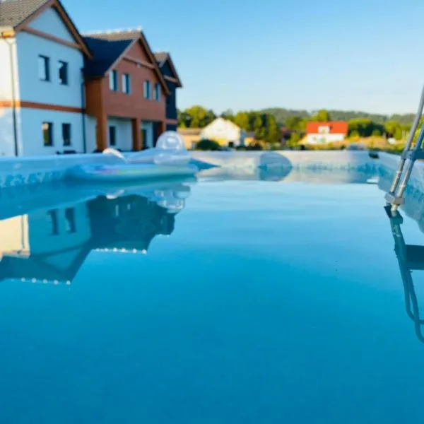 Wonder Home - Apartamenty Halo Karkonosze z ogrodem, sezonowym basenem, placem zabaw i widokiem na Śnieżkę - zlokalizowane blisko Karpacza, Hotel in Mysłakowice