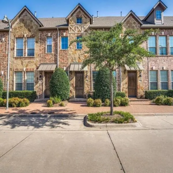 Luxury Legacy West Townhouse, hotel v destinaci Plano