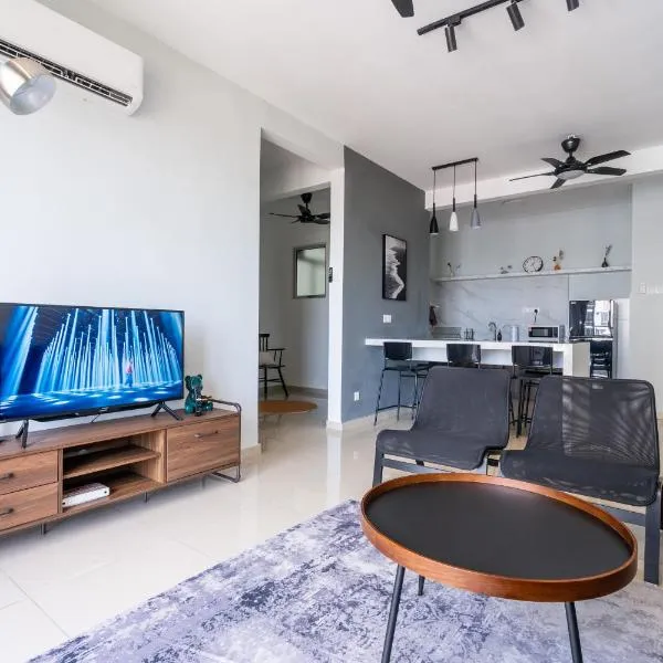 Cozy 3-bedroom condo with pool 6 pax - Semarak, hotel v Kuala Lumpur