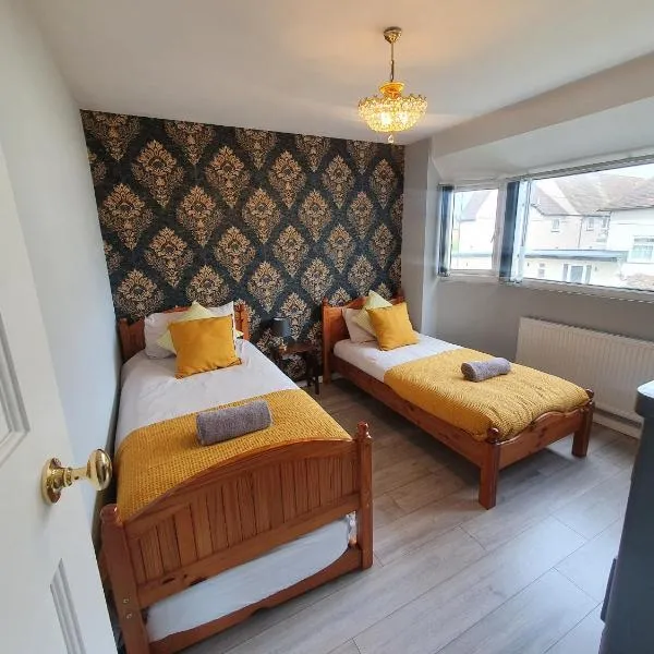 Luxury Victorian Home Slough, Legoland, Windsor, hotell i Slough