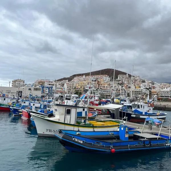 CORNELIA'S HOME 1B primera línea de playa, khách sạn ở Los Cristianos