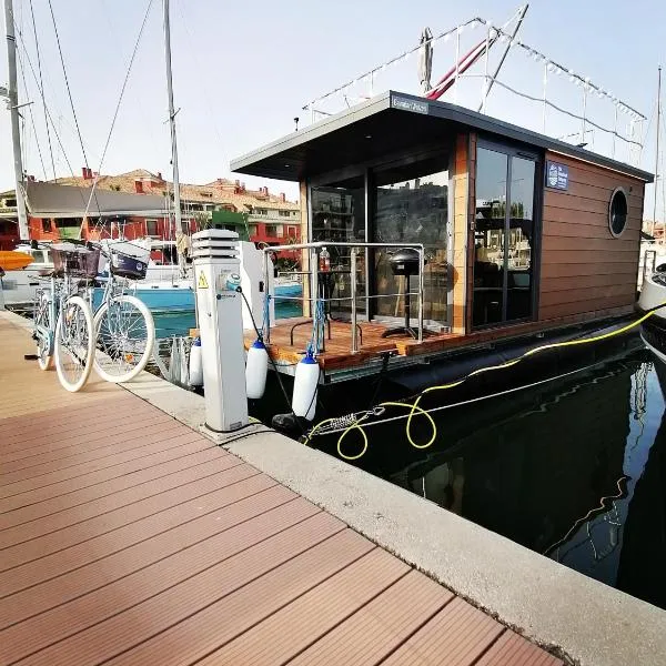 La Maison Bateau Sotogrande, hotel v destinaci San Roque