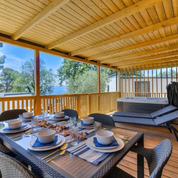 MOBILE HOMES SELCE - ALPE JADRAN MOBIL - 631, hotel i Selce