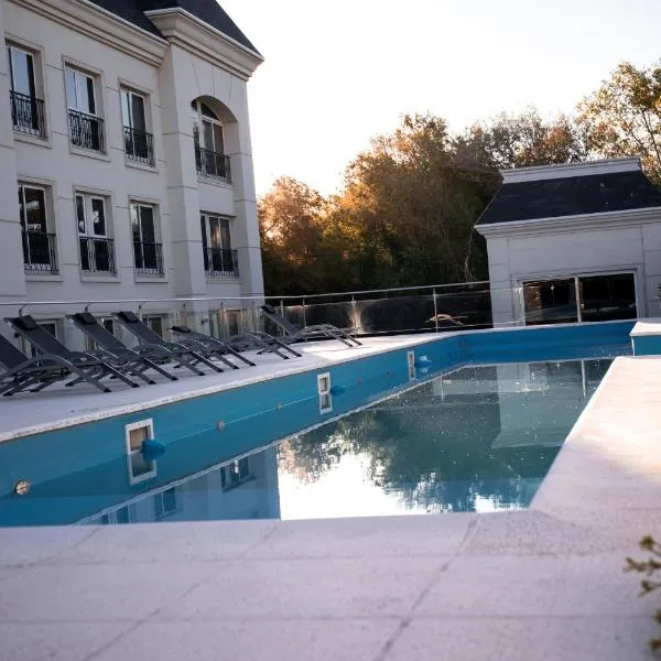Apart France - Con gim, piscina y estacionamiento, hotel di Río Cuarto