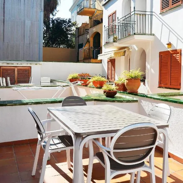 Acogedor apartamento en el corazón de Calella, a solo 2 minutos de la playa, Hotel in Calella de Palafrugell