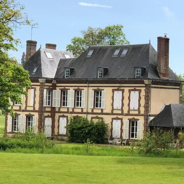 chambre d'hôte château de transières, hotel in Ambenay