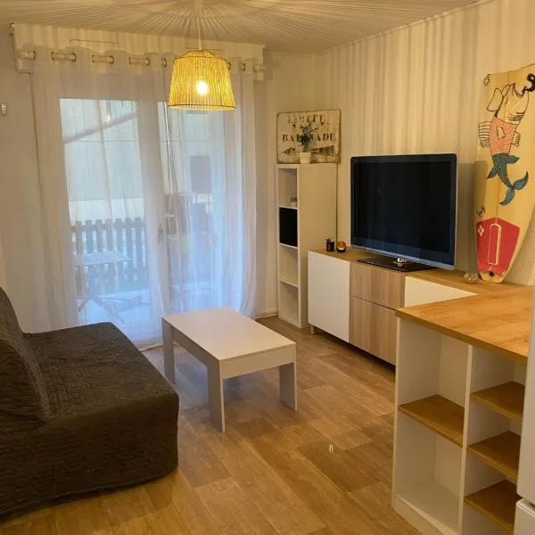 Joli appartement proche océan et centre ville โรงแรมในลากาโน