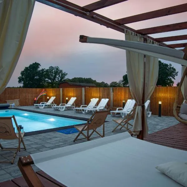 Pod Dębami Domki ,Pokoje,Nauka jazdy konnej Sarbsk obok Łeby, hotel in Sarbsk