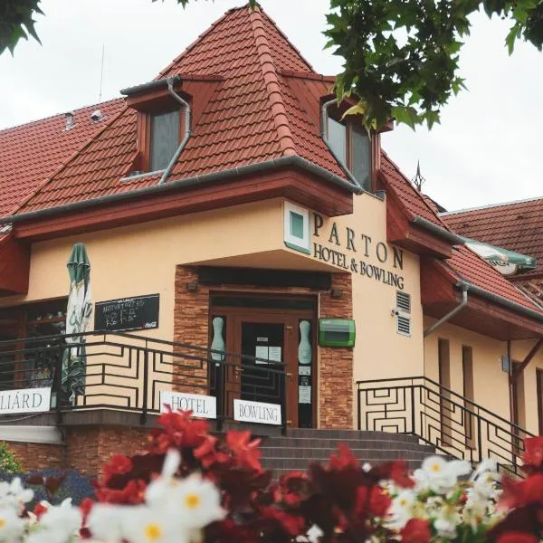 Parton Hotel & Bowling, hotel in Szentkirály