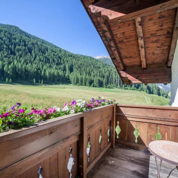 Rieglhof Apartment Hennennest, hotel v destinaci Caprone