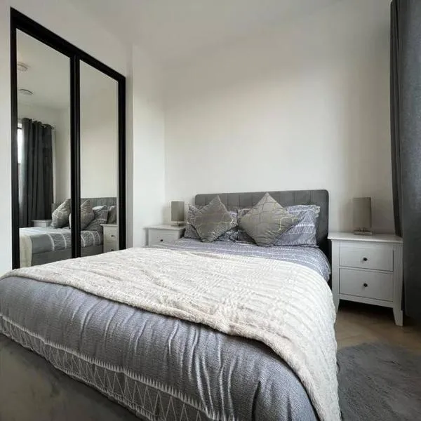STYLISH 1 BED & PARKING-IDEAL FOR CORPORATE STAYS - By Tempstay, hotell i Slough