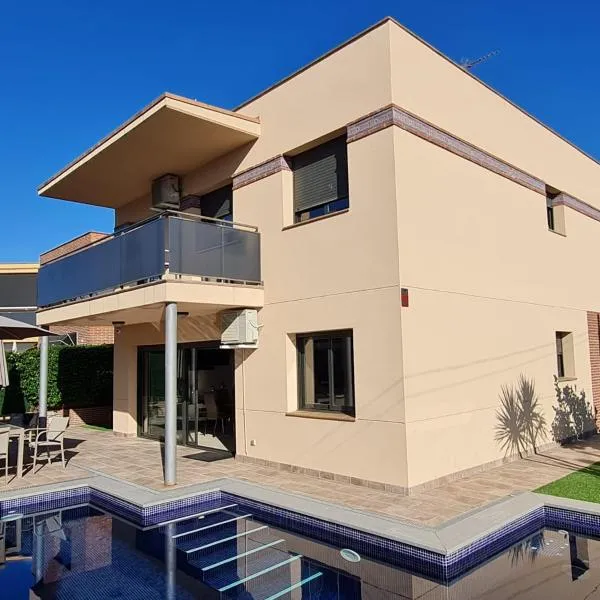 VILLA RIOJA with pool & mountain and sea view, ONLY FAMILYS, Hotel in Lloret de Mar
