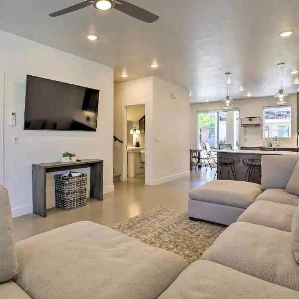 Sunny Resort Townhome and Balcony and Pool Access, hotel v destinaci St. George