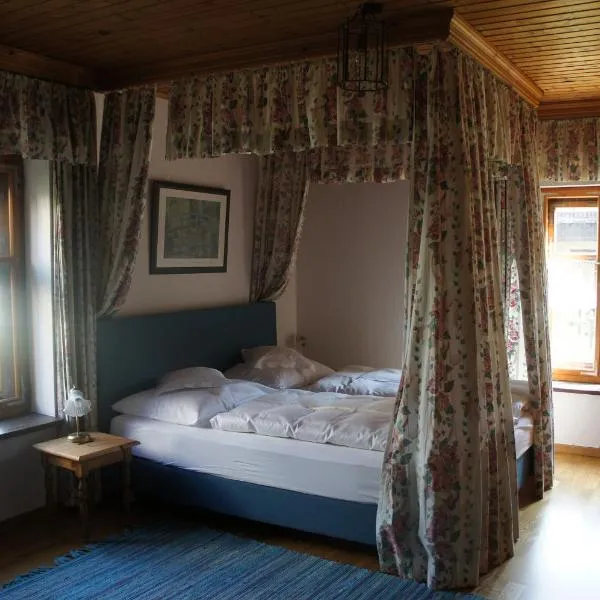 Hotel Schwarzer Adler, hotel v destinaci Erlangen