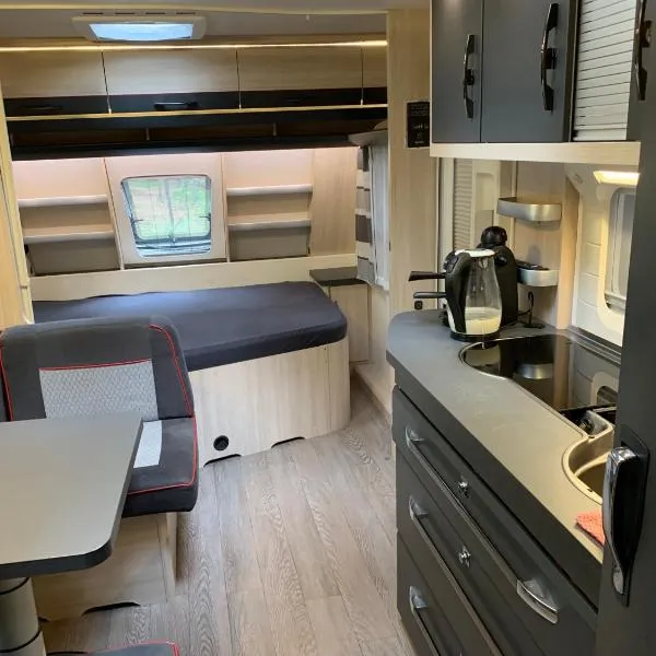 Przyczepy VIP - Ośrodek na Klifie Village - Hel Helska 11, hotel v destinaci Hel