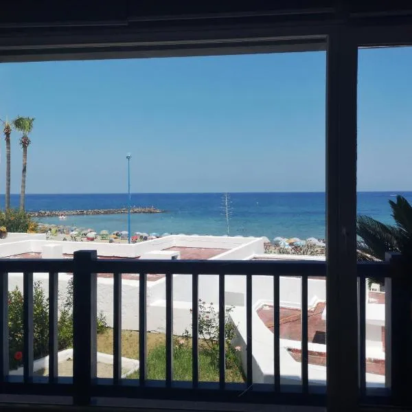 House with exceptional view of the Mediterranean, hotel v destinaci Cabo Negro