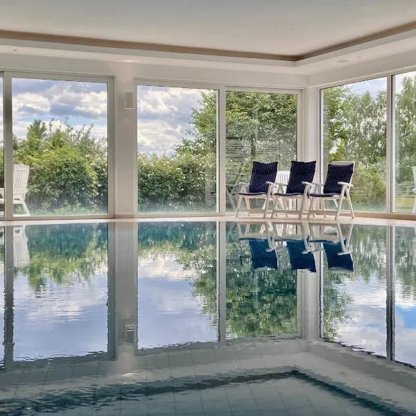 Friesenhof Hotel-Restaurant-Reitanlage, hotelli Trassenheidessä