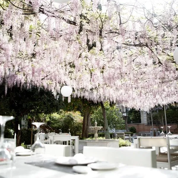 Hospes Palacio de los Patos, a Member of Design Hotels, hotel in Granada