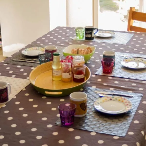 Chambres d'Hôtes Lefoulon – hotel w mieście Pirou